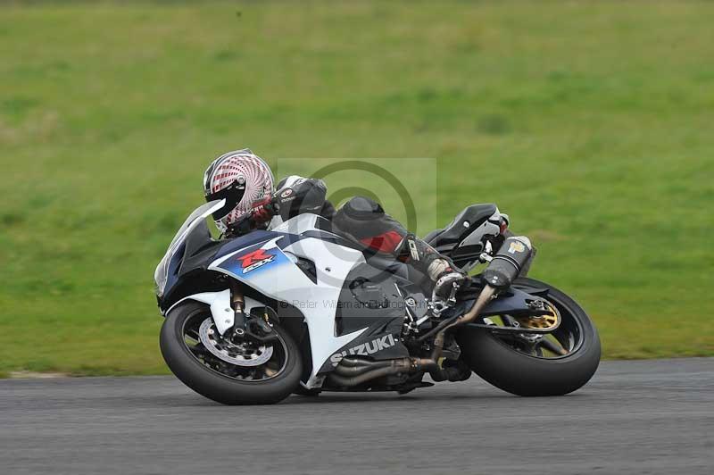 Motorcycle action photographs;cadwell;cadwell park photographs;event digital images;eventdigitalimages;motor racing louth lincolnshire;no limits trackdays;peter wileman photography;trackday;trackday digital images;trackday photos
