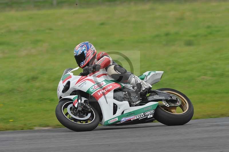 Motorcycle action photographs;cadwell;cadwell park photographs;event digital images;eventdigitalimages;motor racing louth lincolnshire;no limits trackdays;peter wileman photography;trackday;trackday digital images;trackday photos