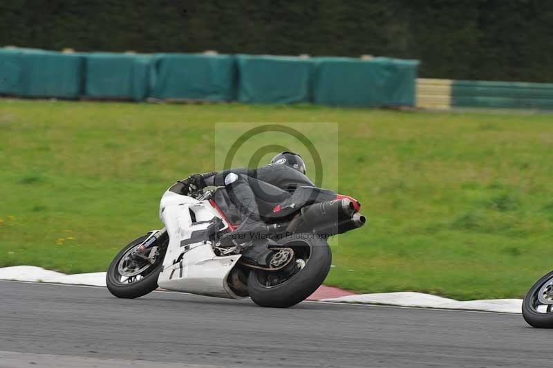 Motorcycle action photographs;cadwell;cadwell park photographs;event digital images;eventdigitalimages;motor racing louth lincolnshire;no limits trackdays;peter wileman photography;trackday;trackday digital images;trackday photos