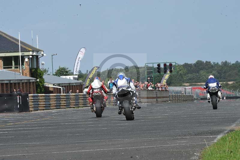 Motorcycle action photographs;cadwell;cadwell park photographs;event digital images;eventdigitalimages;motor racing louth lincolnshire;no limits trackdays;peter wileman photography;trackday;trackday digital images;trackday photos