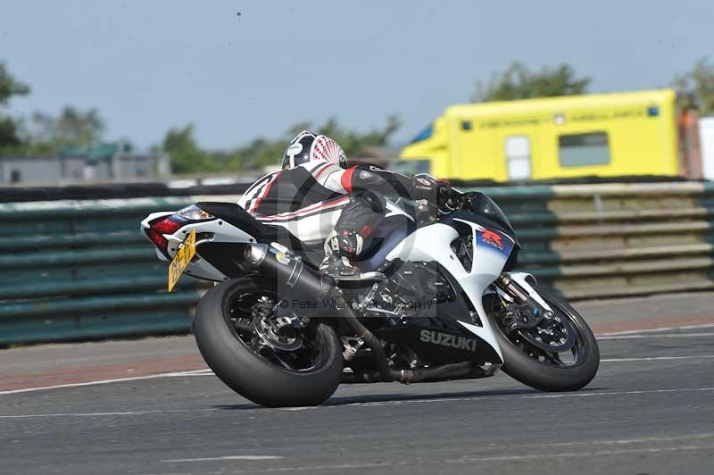 Motorcycle action photographs;cadwell;cadwell park photographs;event digital images;eventdigitalimages;motor racing louth lincolnshire;no limits trackdays;peter wileman photography;trackday;trackday digital images;trackday photos