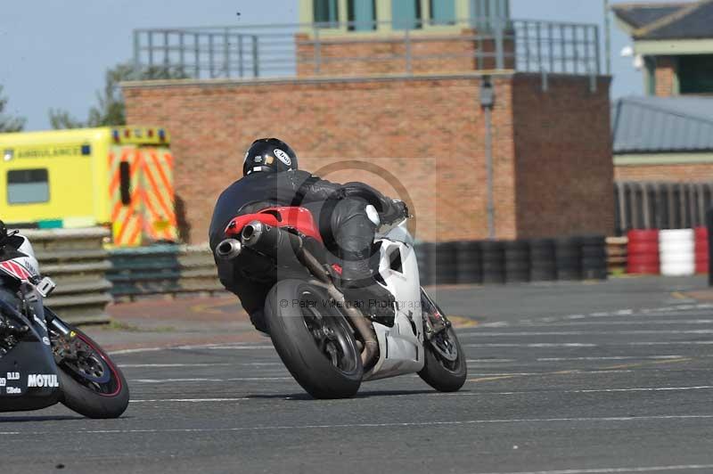 Motorcycle action photographs;cadwell;cadwell park photographs;event digital images;eventdigitalimages;motor racing louth lincolnshire;no limits trackdays;peter wileman photography;trackday;trackday digital images;trackday photos