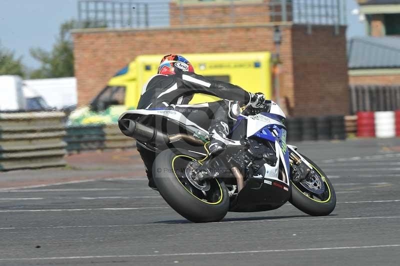 Motorcycle action photographs;cadwell;cadwell park photographs;event digital images;eventdigitalimages;motor racing louth lincolnshire;no limits trackdays;peter wileman photography;trackday;trackday digital images;trackday photos