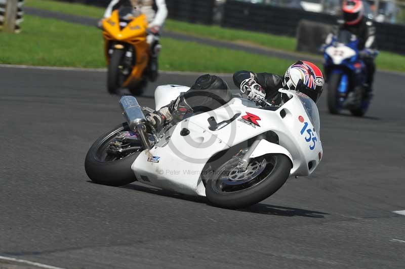 Motorcycle action photographs;cadwell;cadwell park photographs;event digital images;eventdigitalimages;motor racing louth lincolnshire;no limits trackdays;peter wileman photography;trackday;trackday digital images;trackday photos