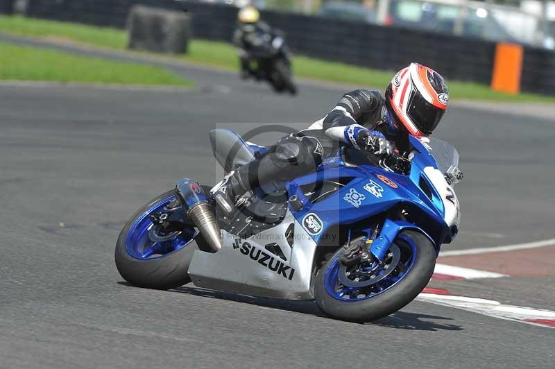 Motorcycle action photographs;cadwell;cadwell park photographs;event digital images;eventdigitalimages;motor racing louth lincolnshire;no limits trackdays;peter wileman photography;trackday;trackday digital images;trackday photos