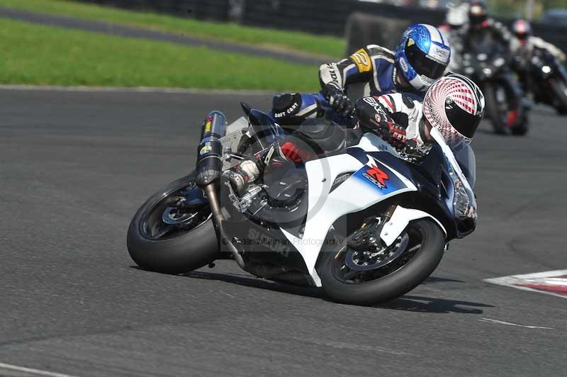 Motorcycle action photographs;cadwell;cadwell park photographs;event digital images;eventdigitalimages;motor racing louth lincolnshire;no limits trackdays;peter wileman photography;trackday;trackday digital images;trackday photos