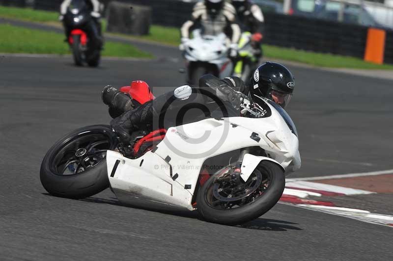 Motorcycle action photographs;cadwell;cadwell park photographs;event digital images;eventdigitalimages;motor racing louth lincolnshire;no limits trackdays;peter wileman photography;trackday;trackday digital images;trackday photos