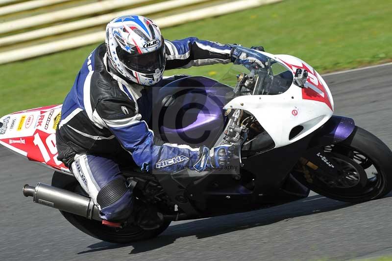 Motorcycle action photographs;cadwell;cadwell park photographs;event digital images;eventdigitalimages;motor racing louth lincolnshire;no limits trackdays;peter wileman photography;trackday;trackday digital images;trackday photos