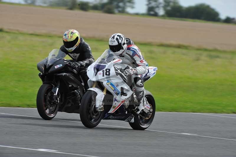 Motorcycle action photographs;cadwell;cadwell park photographs;event digital images;eventdigitalimages;motor racing louth lincolnshire;no limits trackdays;peter wileman photography;trackday;trackday digital images;trackday photos