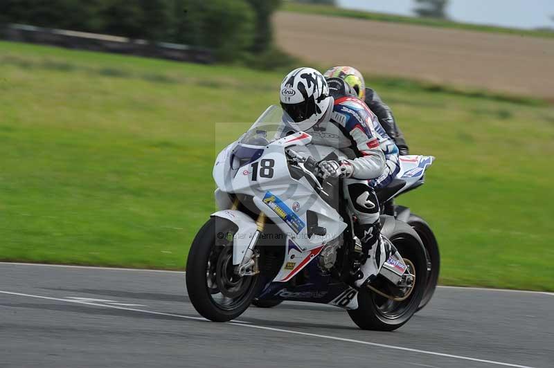 Motorcycle action photographs;cadwell;cadwell park photographs;event digital images;eventdigitalimages;motor racing louth lincolnshire;no limits trackdays;peter wileman photography;trackday;trackday digital images;trackday photos