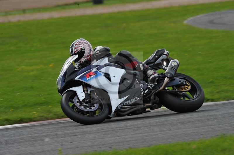 Motorcycle action photographs;cadwell;cadwell park photographs;event digital images;eventdigitalimages;motor racing louth lincolnshire;no limits trackdays;peter wileman photography;trackday;trackday digital images;trackday photos