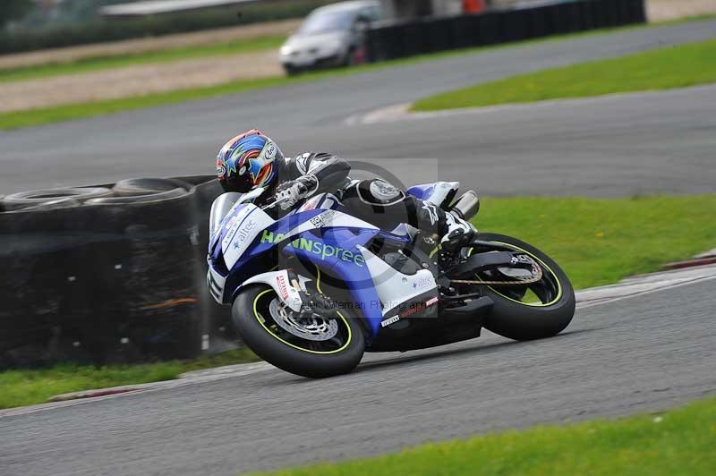 Motorcycle action photographs;cadwell;cadwell park photographs;event digital images;eventdigitalimages;motor racing louth lincolnshire;no limits trackdays;peter wileman photography;trackday;trackday digital images;trackday photos
