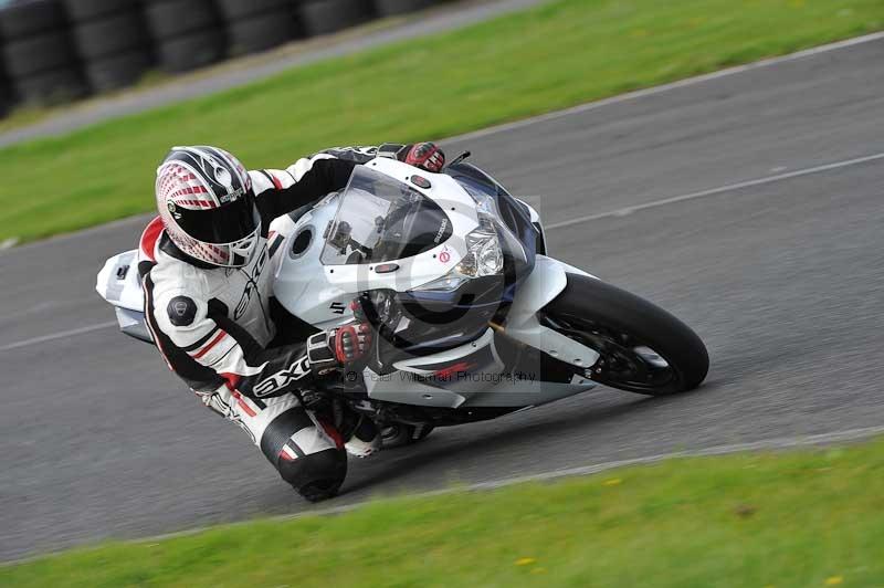 Motorcycle action photographs;cadwell;cadwell park photographs;event digital images;eventdigitalimages;motor racing louth lincolnshire;no limits trackdays;peter wileman photography;trackday;trackday digital images;trackday photos