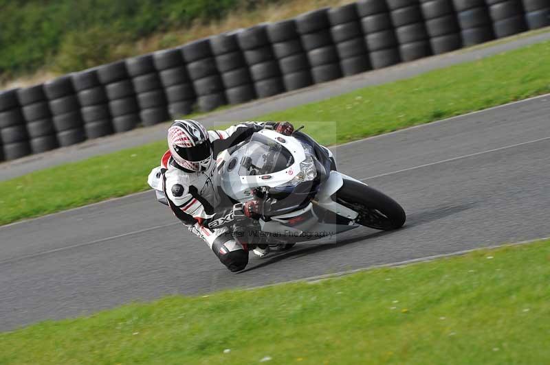 Motorcycle action photographs;cadwell;cadwell park photographs;event digital images;eventdigitalimages;motor racing louth lincolnshire;no limits trackdays;peter wileman photography;trackday;trackday digital images;trackday photos