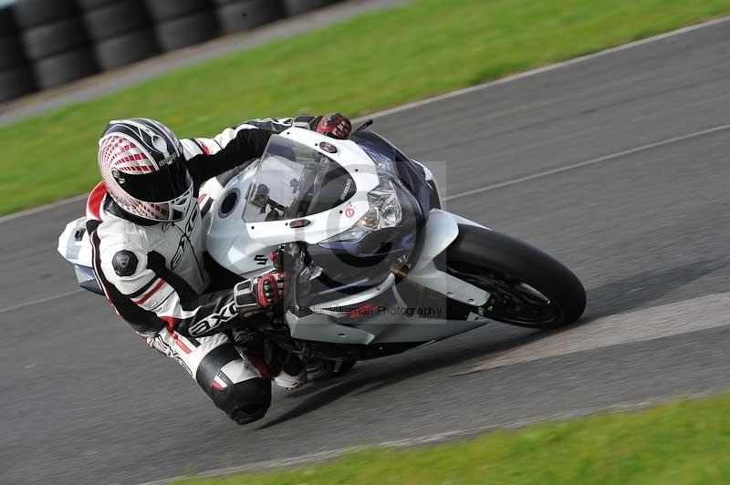 Motorcycle action photographs;cadwell;cadwell park photographs;event digital images;eventdigitalimages;motor racing louth lincolnshire;no limits trackdays;peter wileman photography;trackday;trackday digital images;trackday photos