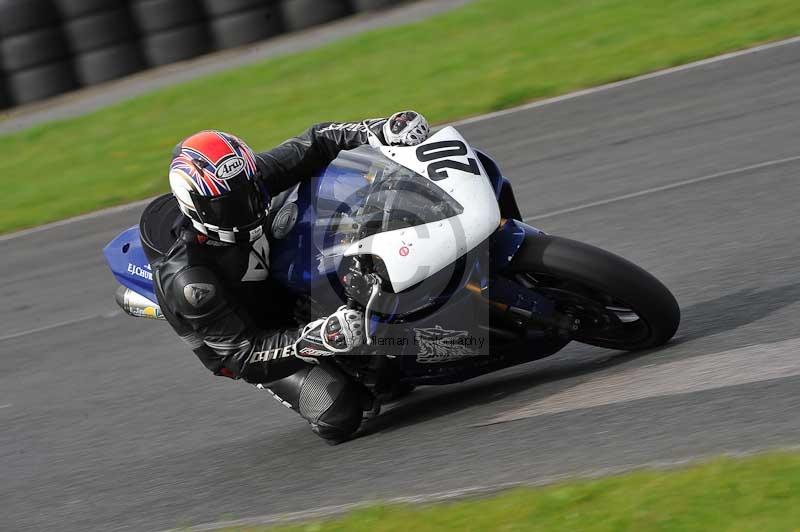 Motorcycle action photographs;cadwell;cadwell park photographs;event digital images;eventdigitalimages;motor racing louth lincolnshire;no limits trackdays;peter wileman photography;trackday;trackday digital images;trackday photos