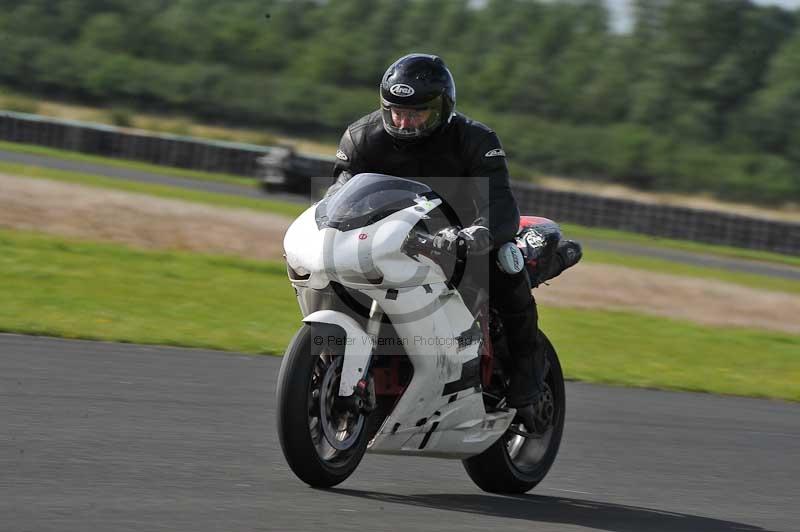 Motorcycle action photographs;cadwell;cadwell park photographs;event digital images;eventdigitalimages;motor racing louth lincolnshire;no limits trackdays;peter wileman photography;trackday;trackday digital images;trackday photos