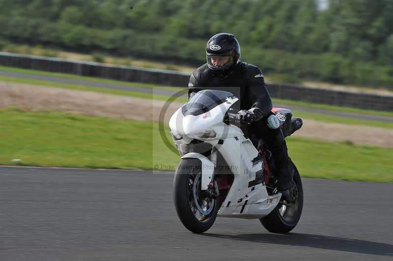 Motorcycle action photographs;cadwell;cadwell park photographs;event digital images;eventdigitalimages;motor racing louth lincolnshire;no limits trackdays;peter wileman photography;trackday;trackday digital images;trackday photos