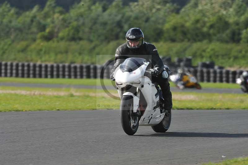 Motorcycle action photographs;cadwell;cadwell park photographs;event digital images;eventdigitalimages;motor racing louth lincolnshire;no limits trackdays;peter wileman photography;trackday;trackday digital images;trackday photos