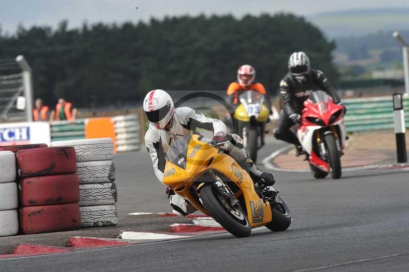 Motorcycle action photographs;cadwell;cadwell park photographs;event digital images;eventdigitalimages;motor racing louth lincolnshire;no limits trackdays;peter wileman photography;trackday;trackday digital images;trackday photos