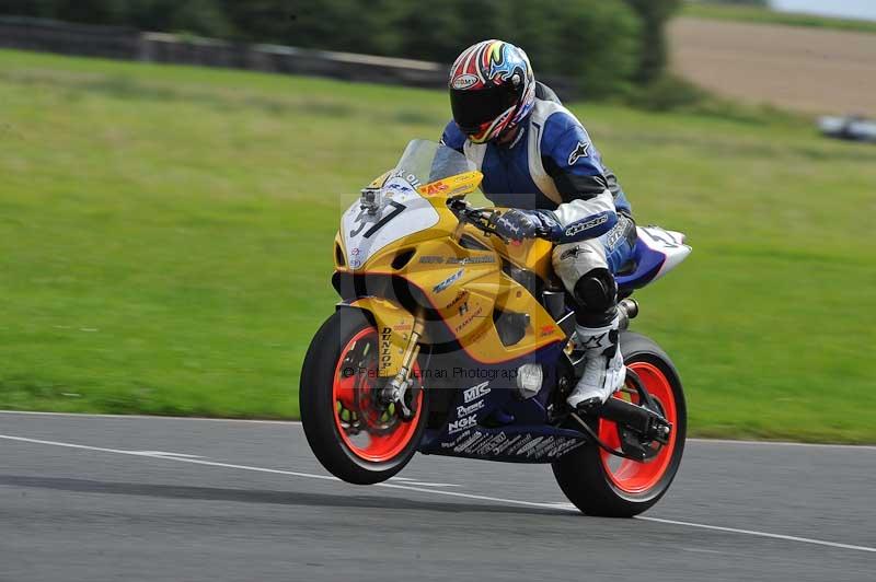 Motorcycle action photographs;cadwell;cadwell park photographs;event digital images;eventdigitalimages;motor racing louth lincolnshire;no limits trackdays;peter wileman photography;trackday;trackday digital images;trackday photos