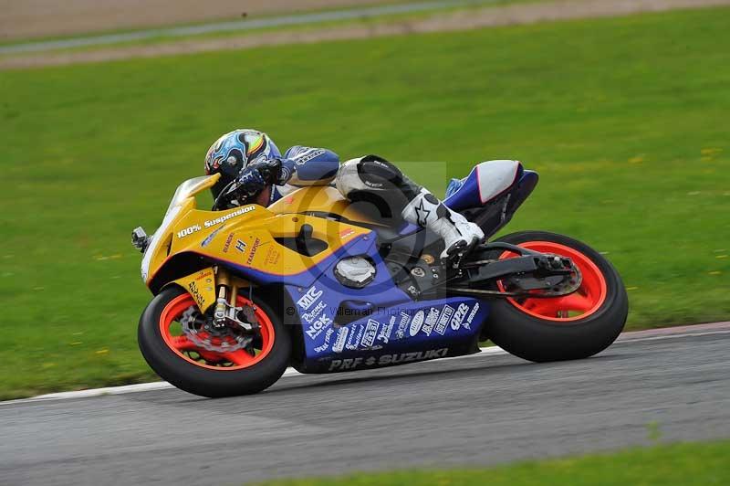 Motorcycle action photographs;cadwell;cadwell park photographs;event digital images;eventdigitalimages;motor racing louth lincolnshire;no limits trackdays;peter wileman photography;trackday;trackday digital images;trackday photos