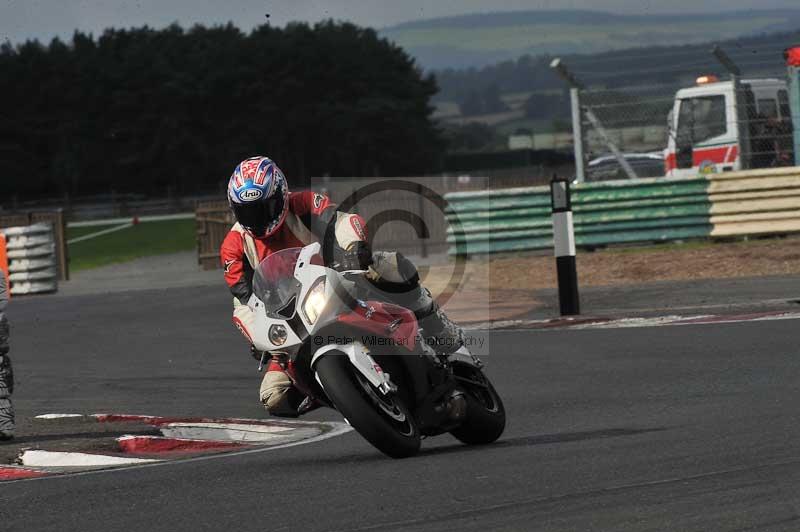 Motorcycle action photographs;cadwell;cadwell park photographs;event digital images;eventdigitalimages;motor racing louth lincolnshire;no limits trackdays;peter wileman photography;trackday;trackday digital images;trackday photos
