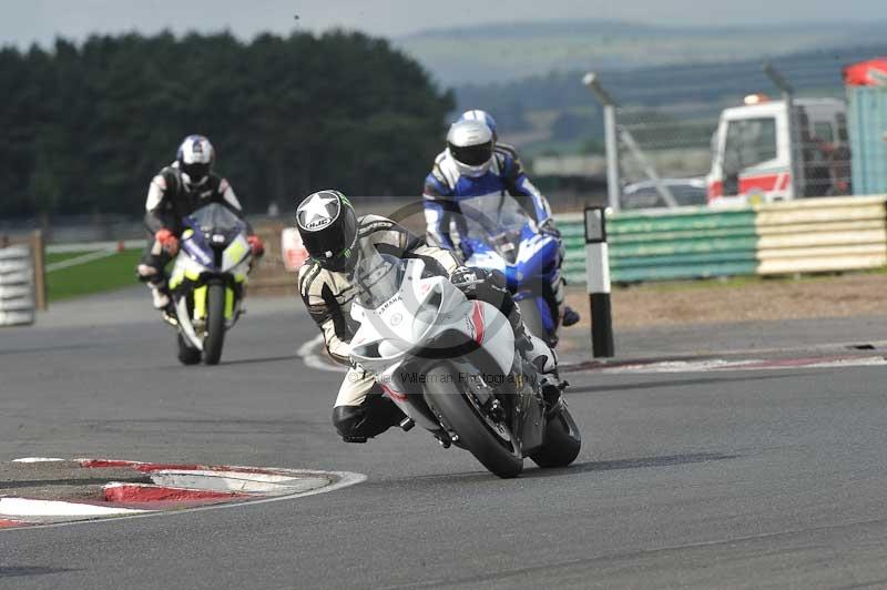 Motorcycle action photographs;cadwell;cadwell park photographs;event digital images;eventdigitalimages;motor racing louth lincolnshire;no limits trackdays;peter wileman photography;trackday;trackday digital images;trackday photos