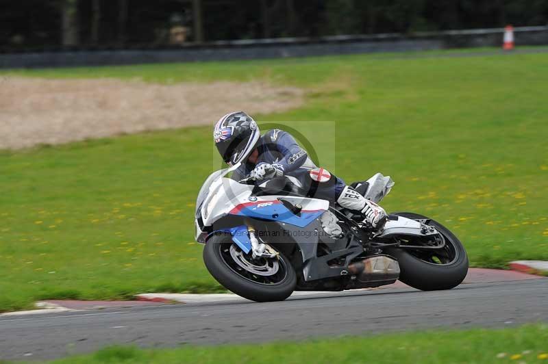 Motorcycle action photographs;cadwell;cadwell park photographs;event digital images;eventdigitalimages;motor racing louth lincolnshire;no limits trackdays;peter wileman photography;trackday;trackday digital images;trackday photos