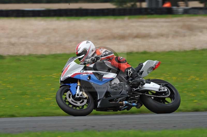 Motorcycle action photographs;cadwell;cadwell park photographs;event digital images;eventdigitalimages;motor racing louth lincolnshire;no limits trackdays;peter wileman photography;trackday;trackday digital images;trackday photos