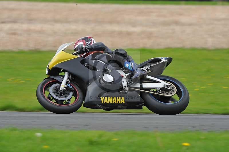 Motorcycle action photographs;cadwell;cadwell park photographs;event digital images;eventdigitalimages;motor racing louth lincolnshire;no limits trackdays;peter wileman photography;trackday;trackday digital images;trackday photos