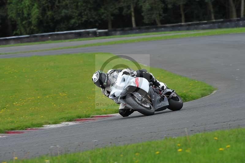 Motorcycle action photographs;cadwell;cadwell park photographs;event digital images;eventdigitalimages;motor racing louth lincolnshire;no limits trackdays;peter wileman photography;trackday;trackday digital images;trackday photos