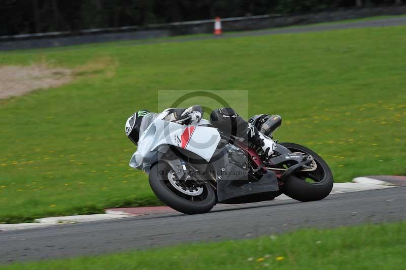 Motorcycle action photographs;cadwell;cadwell park photographs;event digital images;eventdigitalimages;motor racing louth lincolnshire;no limits trackdays;peter wileman photography;trackday;trackday digital images;trackday photos