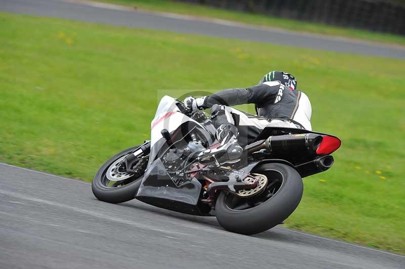 Motorcycle action photographs;cadwell;cadwell park photographs;event digital images;eventdigitalimages;motor racing louth lincolnshire;no limits trackdays;peter wileman photography;trackday;trackday digital images;trackday photos