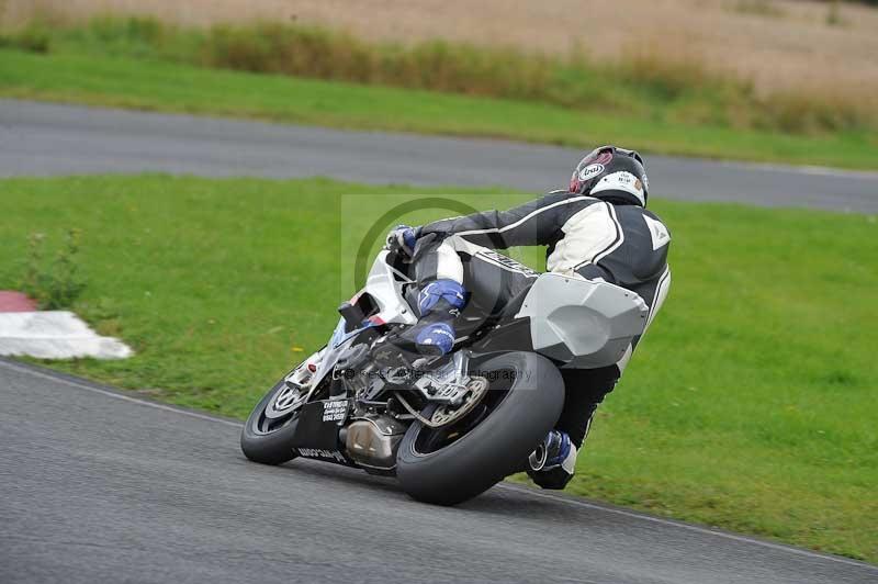 Motorcycle action photographs;cadwell;cadwell park photographs;event digital images;eventdigitalimages;motor racing louth lincolnshire;no limits trackdays;peter wileman photography;trackday;trackday digital images;trackday photos