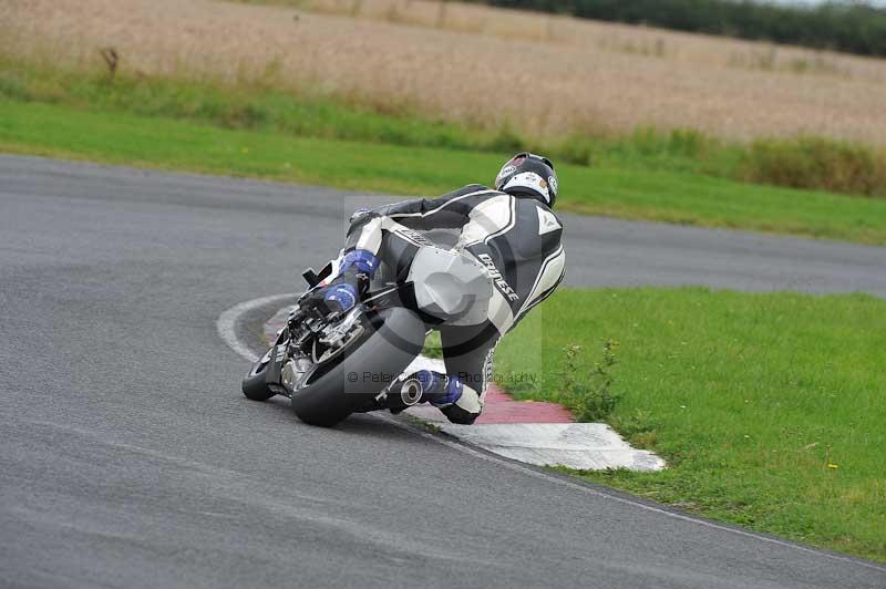 Motorcycle action photographs;cadwell;cadwell park photographs;event digital images;eventdigitalimages;motor racing louth lincolnshire;no limits trackdays;peter wileman photography;trackday;trackday digital images;trackday photos