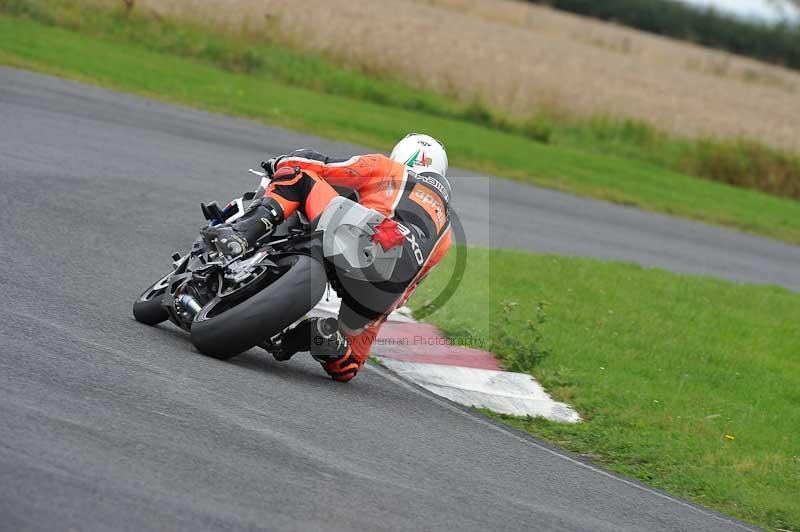 Motorcycle action photographs;cadwell;cadwell park photographs;event digital images;eventdigitalimages;motor racing louth lincolnshire;no limits trackdays;peter wileman photography;trackday;trackday digital images;trackday photos