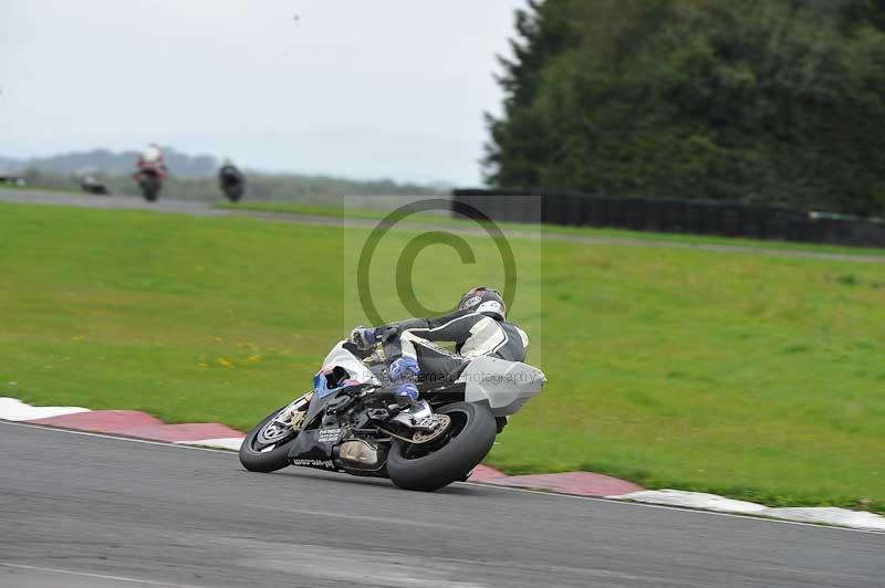 Motorcycle action photographs;cadwell;cadwell park photographs;event digital images;eventdigitalimages;motor racing louth lincolnshire;no limits trackdays;peter wileman photography;trackday;trackday digital images;trackday photos