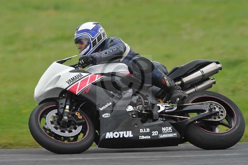 Motorcycle action photographs;cadwell;cadwell park photographs;event digital images;eventdigitalimages;motor racing louth lincolnshire;no limits trackdays;peter wileman photography;trackday;trackday digital images;trackday photos