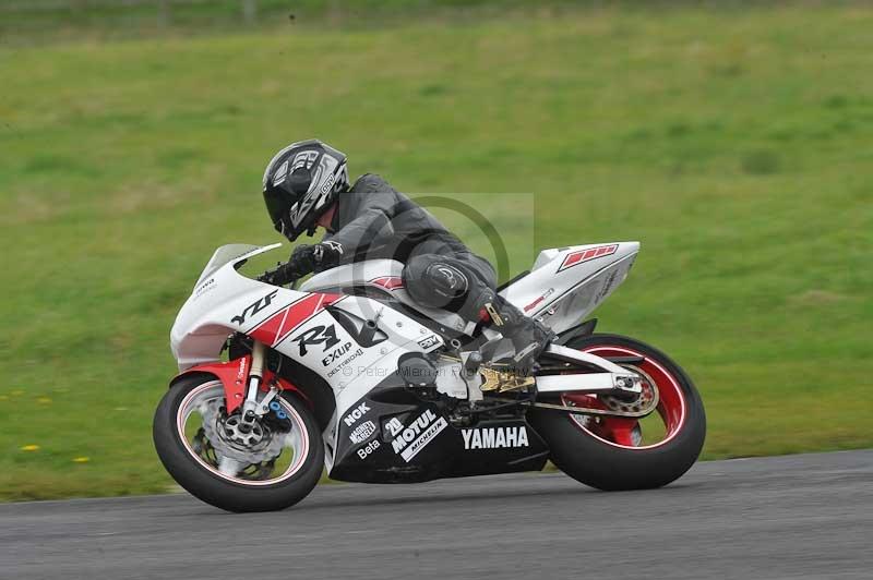 Motorcycle action photographs;cadwell;cadwell park photographs;event digital images;eventdigitalimages;motor racing louth lincolnshire;no limits trackdays;peter wileman photography;trackday;trackday digital images;trackday photos