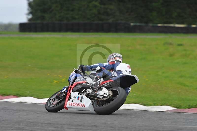 Motorcycle action photographs;cadwell;cadwell park photographs;event digital images;eventdigitalimages;motor racing louth lincolnshire;no limits trackdays;peter wileman photography;trackday;trackday digital images;trackday photos