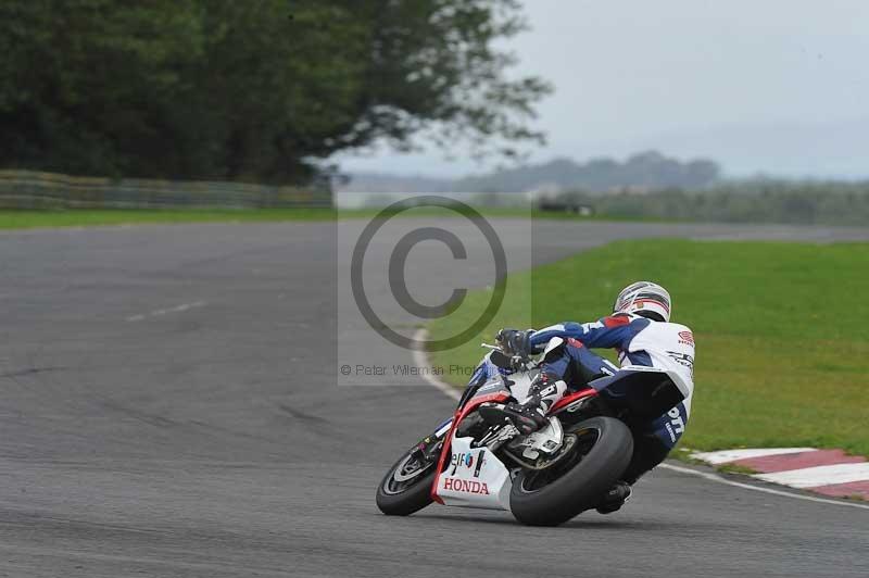 Motorcycle action photographs;cadwell;cadwell park photographs;event digital images;eventdigitalimages;motor racing louth lincolnshire;no limits trackdays;peter wileman photography;trackday;trackday digital images;trackday photos