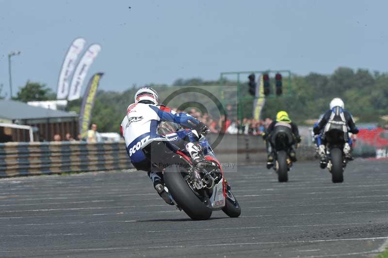 Motorcycle action photographs;cadwell;cadwell park photographs;event digital images;eventdigitalimages;motor racing louth lincolnshire;no limits trackdays;peter wileman photography;trackday;trackday digital images;trackday photos