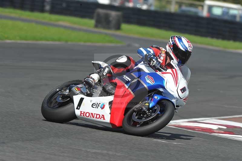 Motorcycle action photographs;cadwell;cadwell park photographs;event digital images;eventdigitalimages;motor racing louth lincolnshire;no limits trackdays;peter wileman photography;trackday;trackday digital images;trackday photos