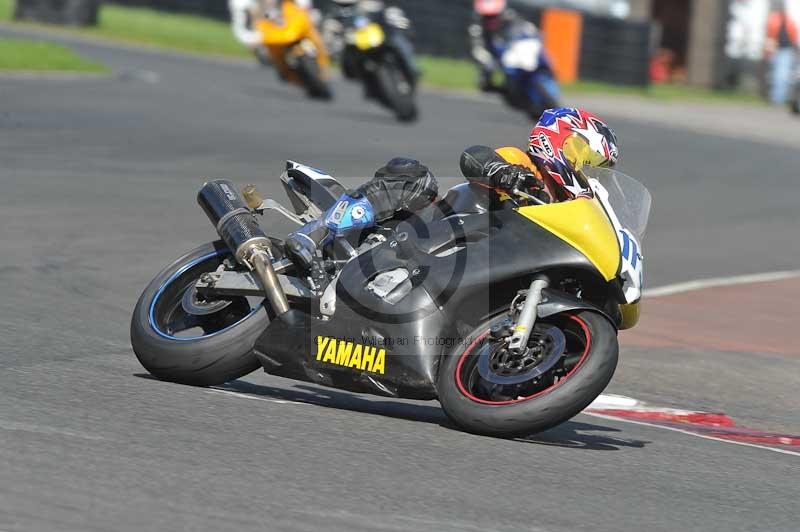 Motorcycle action photographs;cadwell;cadwell park photographs;event digital images;eventdigitalimages;motor racing louth lincolnshire;no limits trackdays;peter wileman photography;trackday;trackday digital images;trackday photos