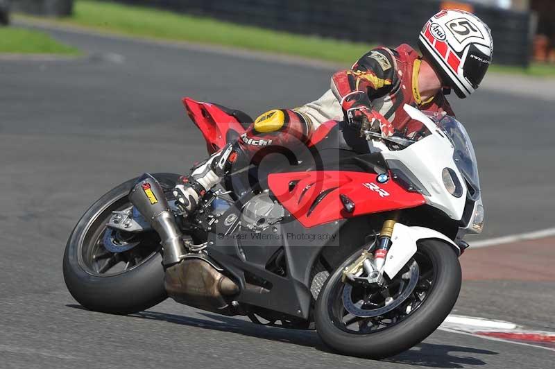 Motorcycle action photographs;cadwell;cadwell park photographs;event digital images;eventdigitalimages;motor racing louth lincolnshire;no limits trackdays;peter wileman photography;trackday;trackday digital images;trackday photos