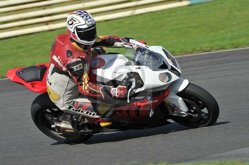 Motorcycle action photographs;cadwell;cadwell park photographs;event digital images;eventdigitalimages;motor racing louth lincolnshire;no limits trackdays;peter wileman photography;trackday;trackday digital images;trackday photos