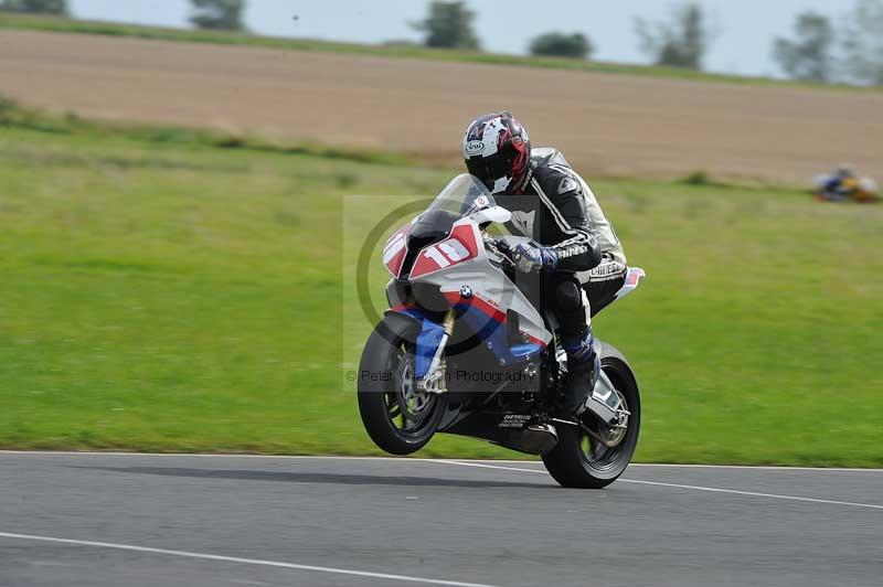 Motorcycle action photographs;cadwell;cadwell park photographs;event digital images;eventdigitalimages;motor racing louth lincolnshire;no limits trackdays;peter wileman photography;trackday;trackday digital images;trackday photos
