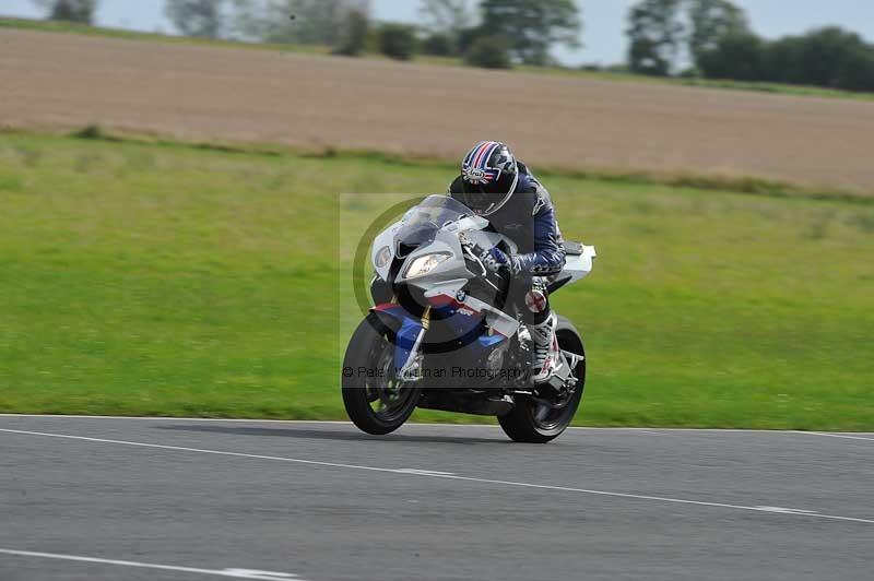 Motorcycle action photographs;cadwell;cadwell park photographs;event digital images;eventdigitalimages;motor racing louth lincolnshire;no limits trackdays;peter wileman photography;trackday;trackday digital images;trackday photos