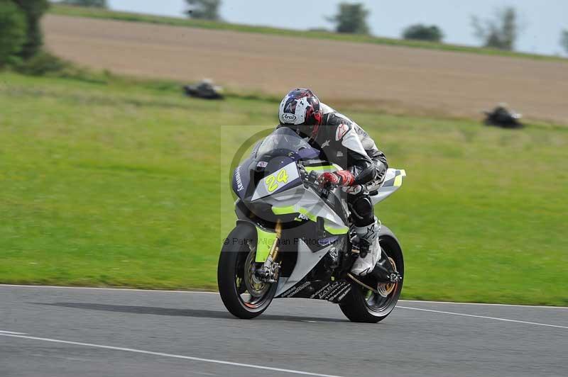 Motorcycle action photographs;cadwell;cadwell park photographs;event digital images;eventdigitalimages;motor racing louth lincolnshire;no limits trackdays;peter wileman photography;trackday;trackday digital images;trackday photos